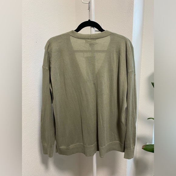 Brand new!! W/tags Banana Republic cardigan, Size XL - Picture 3 of 3